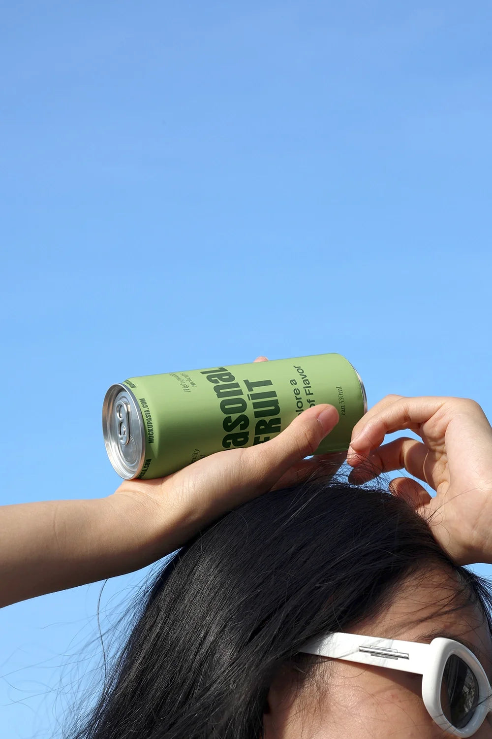 Design Studies: Slim Can Mockup CF29 – Balanced on Head