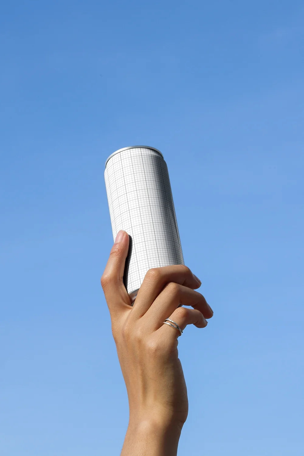Design Studies: Slim Can Mockup CF32 – Held Upward, Blue Sky - Image 3