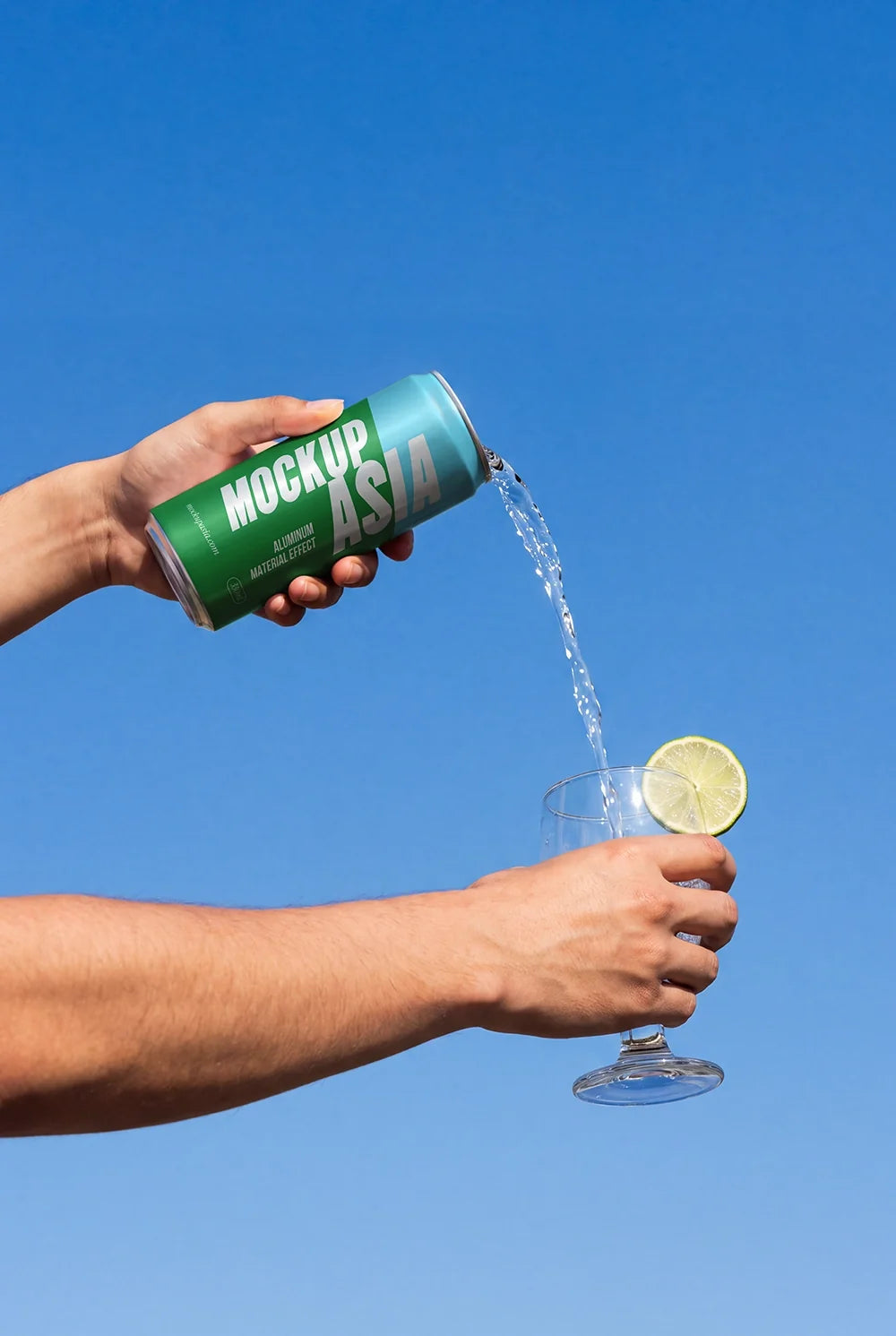 Design Studies: Sleek Can & Soda Can Mockup SUM03 – Pouring Action