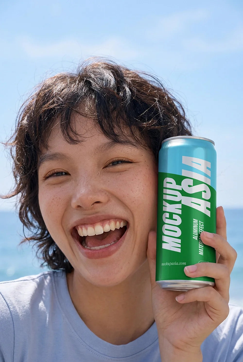 Design Studies: Sleek Can & Soda Can Mockup SUM04 – Model Lifestyle