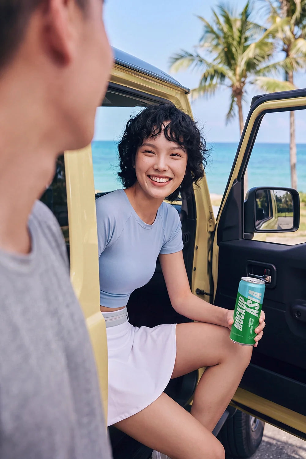 Design Studies: Sleek Can & Soda Can Mockup SUM06 – In Car Lifestyle