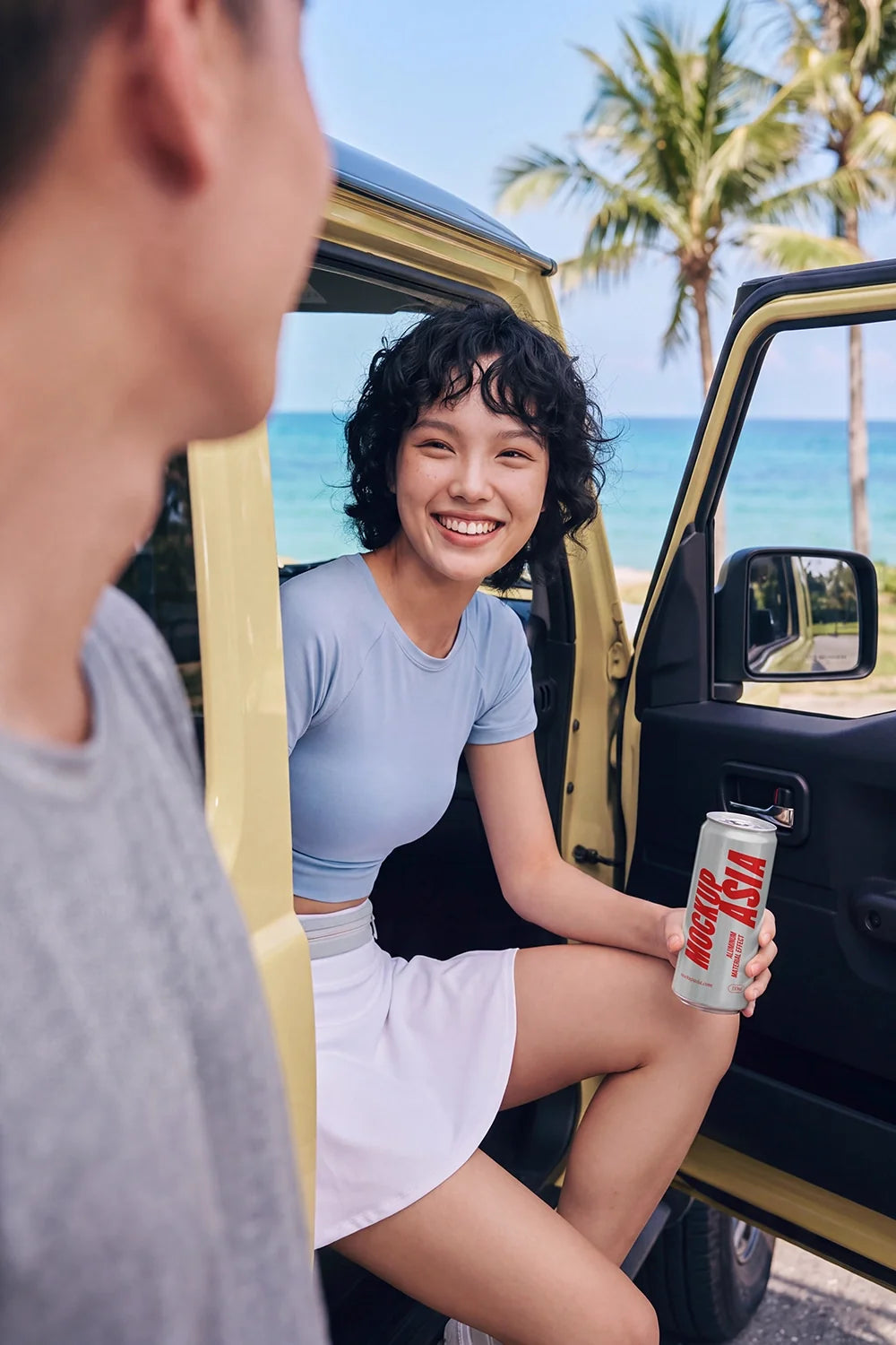 Design Studies: Sleek Can & Soda Can Mockup SUM06 – In Car Lifestyle - Image 2
