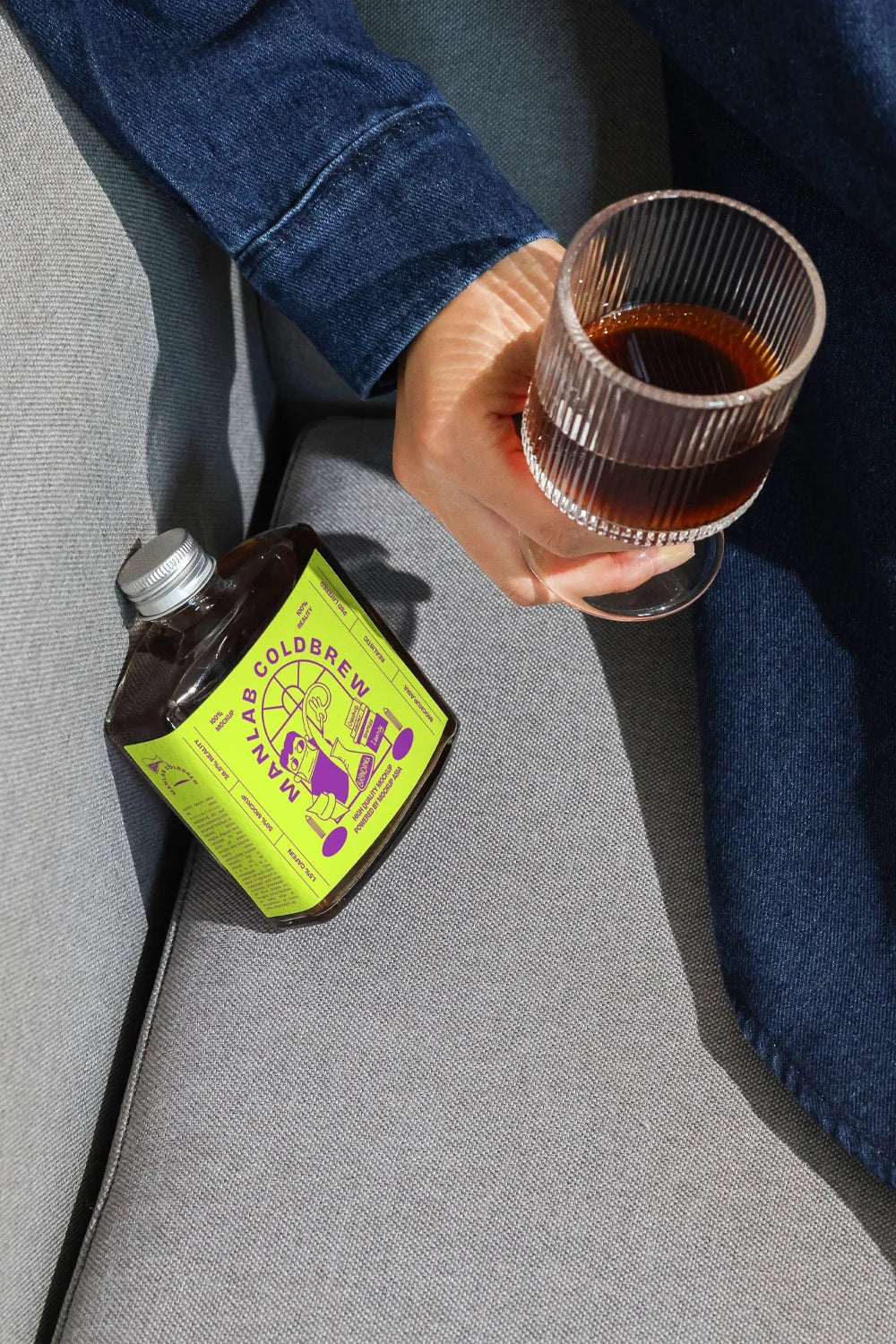 Design Studies: Cold Brew bottle label mockup 10