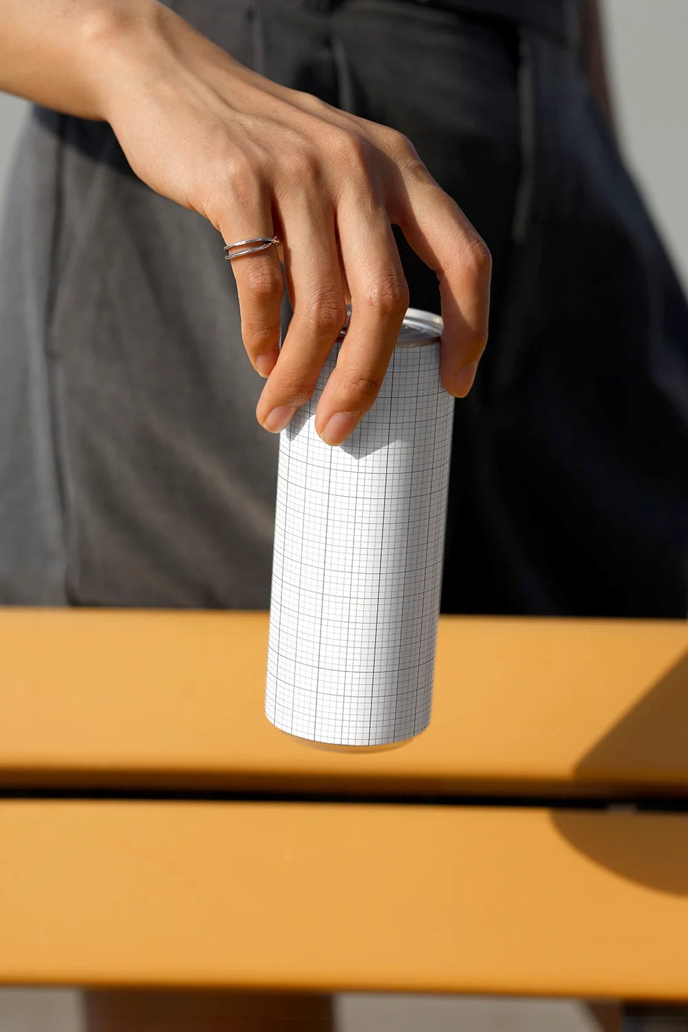 Design Studies: Slim Can Mockup CF21 – Single Can, Outdoor - Image 3